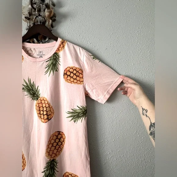 George Men’s Small Pink Pineapple T-Shirt Vacation Tee Casual Summer Menswear - Picture 6 of 10